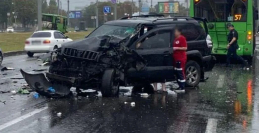 У Харкові нетверезий водій спричинив ДТП із автобусом та тролейбусом: постраждало дев’ятеро людей