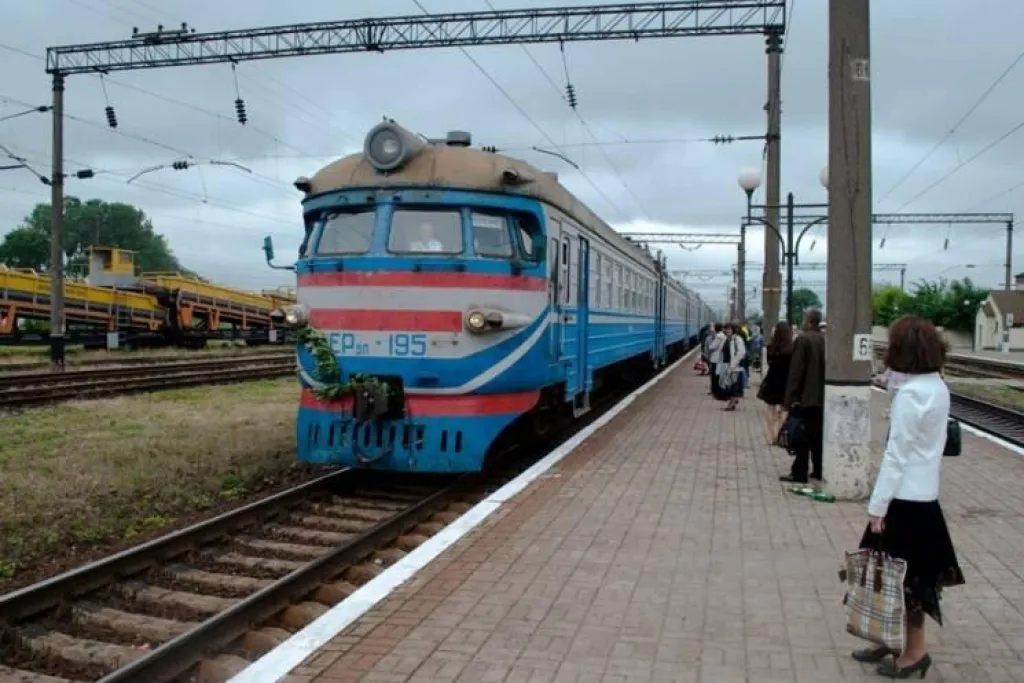 На Харківщині через атаку дронів обмежили рух приміських поїздів