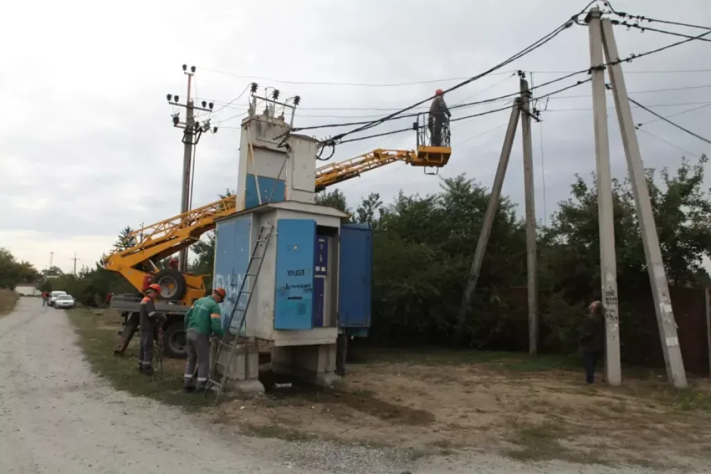 У Лозовій після обстрілу залишилися без світла тисячі людей, а на дамбі стався прорив