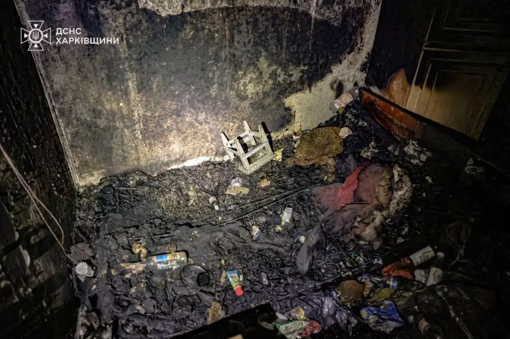 Трагічна пожежа у Харкові: двоє пенсіонерів загинули, одну жінку врятували