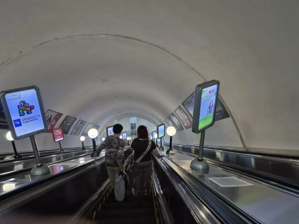У Харкові жінка зазнала серйозної травми на ескалаторі метро