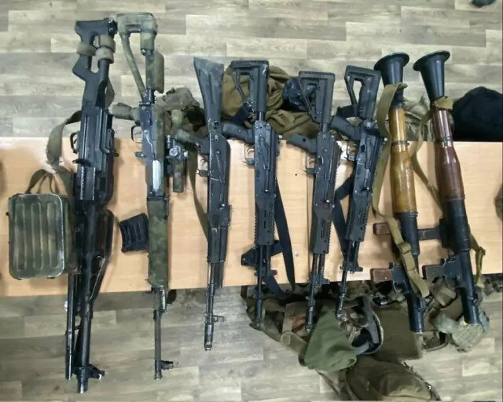 На блокпості під Харковом зупинили мікроавтобус із арсеналом зброї