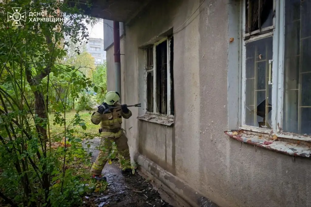 Пожежа у багатоповерхівці на Павловому полі: одна людина загинула, ще одну врятували