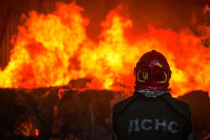 На Харківщині під час пожежі у квартирі постраждала 16-річна дівчина