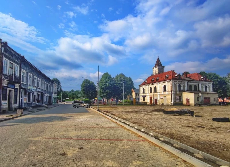 Добромиль – галицьке місто з духом історії та замком над хмарами