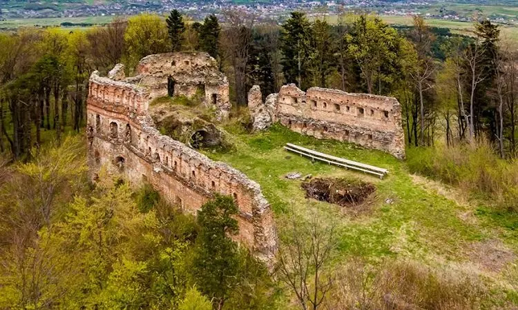 Добромиль – галицьке місто з духом історії та замком над хмарами