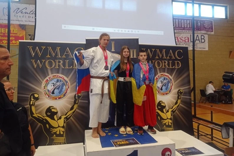«Мала їхати на змагання, а поїдемо на кладовище»: рідні 17-річної чемпіонки Карини Бахур, загиблої у Берестині, згадують її мрії