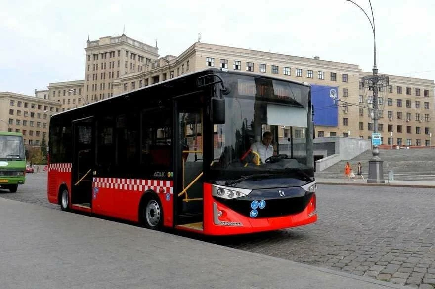 Тимчасові зміни руху транспорту в Харкові після нічного обстрілу