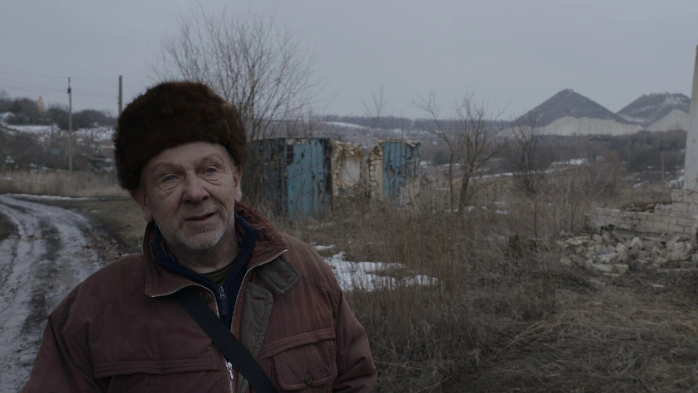 “Сірі бджоли”: воєнна драма про життя в сірій зоні, що збирає кінонагороди