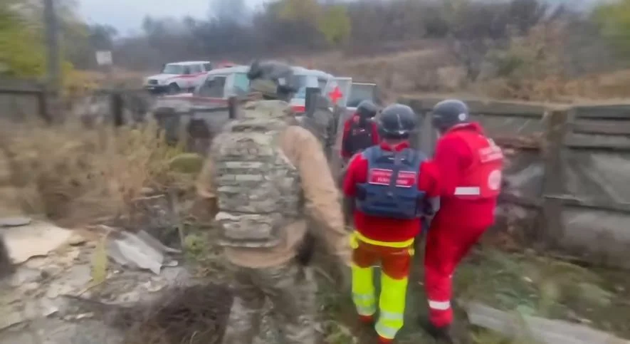 На Харківщині поліцейські врятували останню мешканку села, що залишалася на лінії фронту