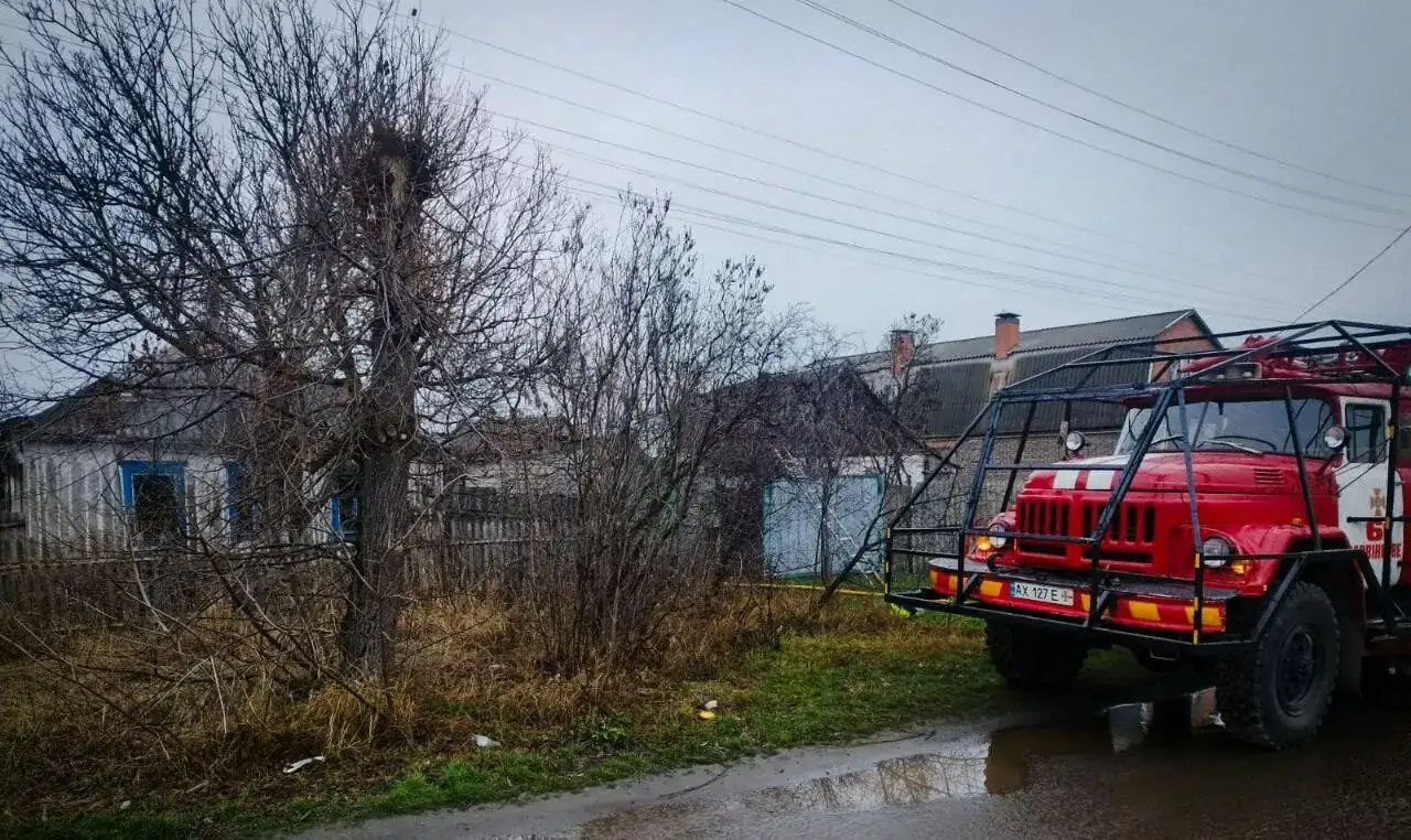 Троє загиблих у власному будинку: ранкова пожежа забрала життя людей на Харківщині