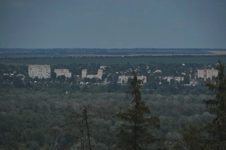 Без укриттів і зруйнованими дільницями: аудит показав, чому вибори в Ізюмі поки під питанням