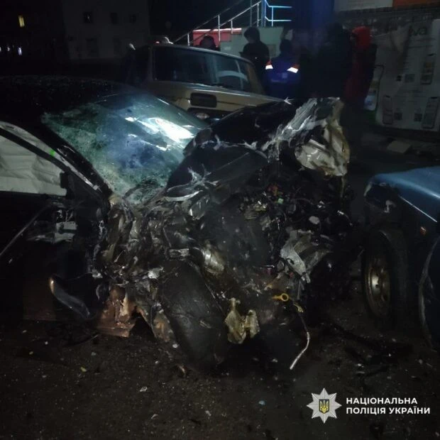 Нічна аварія у Змієві: легковик виїхав на зустрічну і протаранив кілька авто