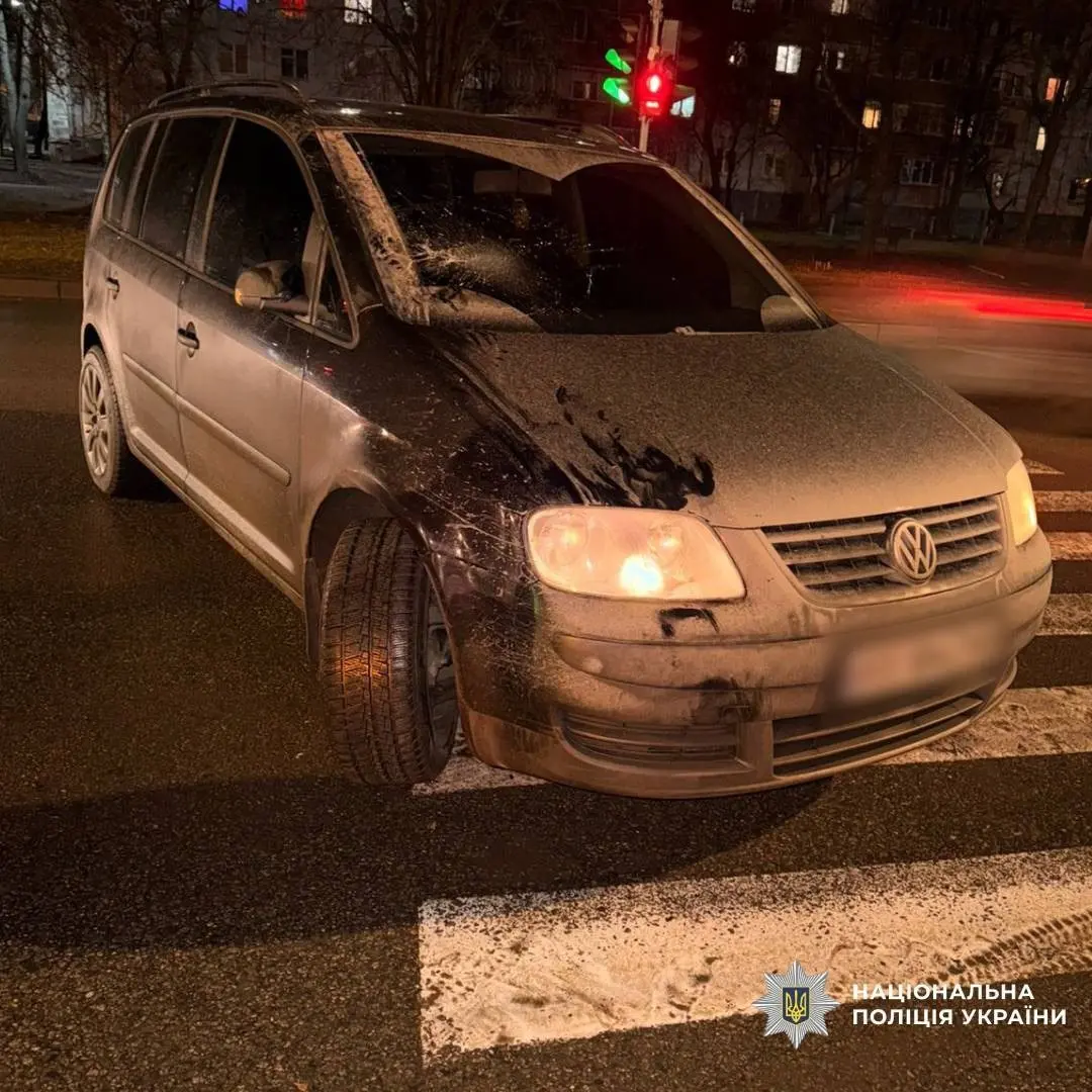 На Салтівці авто збило пішохода: чоловіка з травмами доправили до лікарні