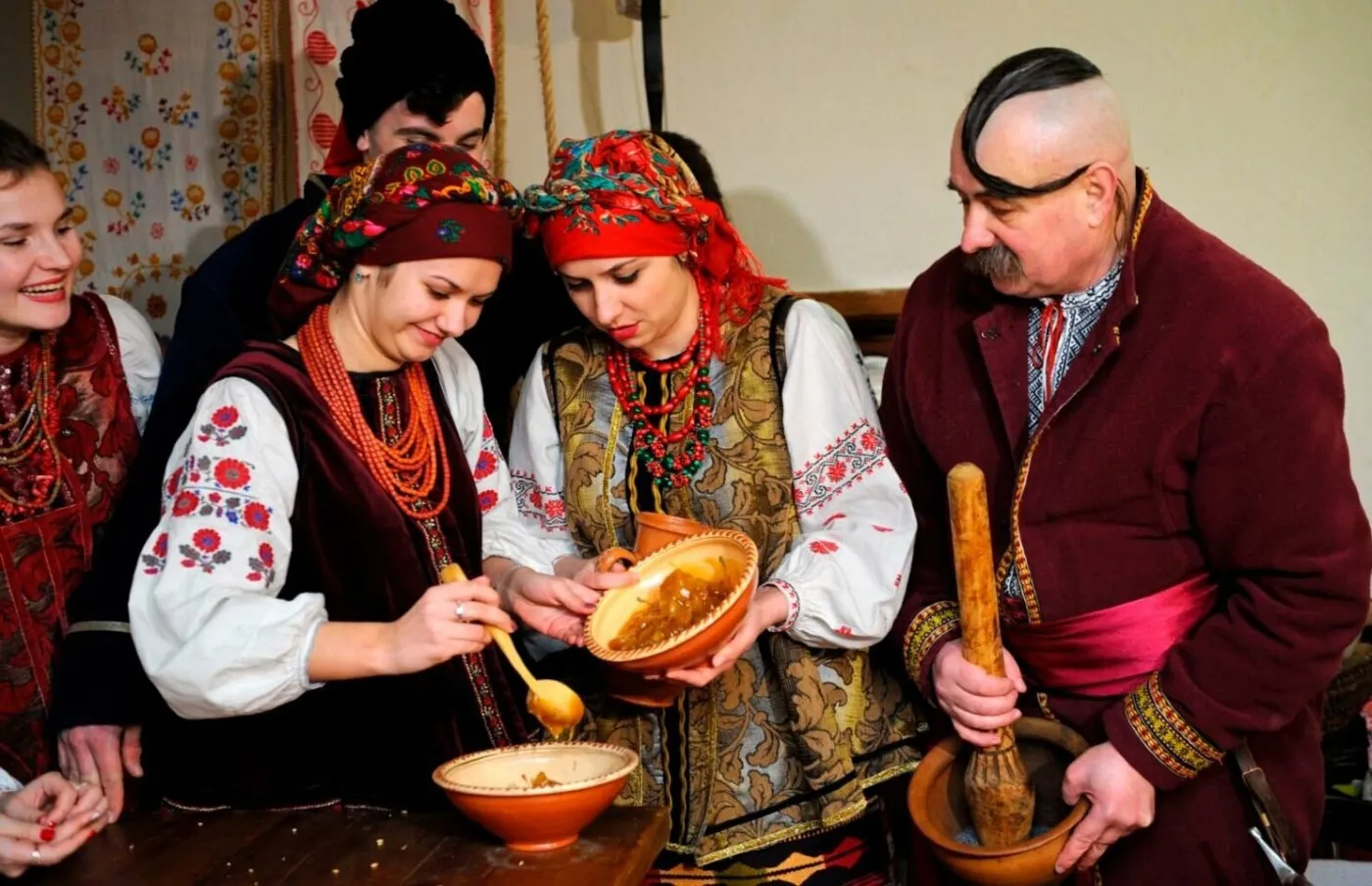 Різдво на Слобожанщині: родинне свято, кутя кашею і вертепи у воєнному місті