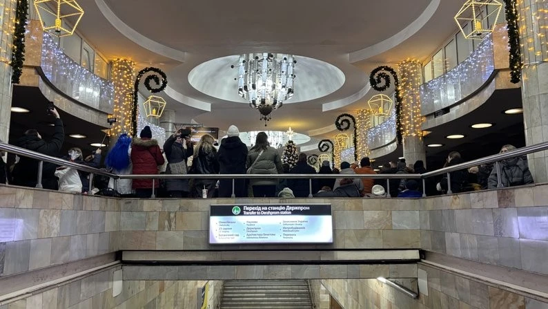 Музика під землею: оркестр Нацгвардії подарував харків’янам святковий настрій у метро
