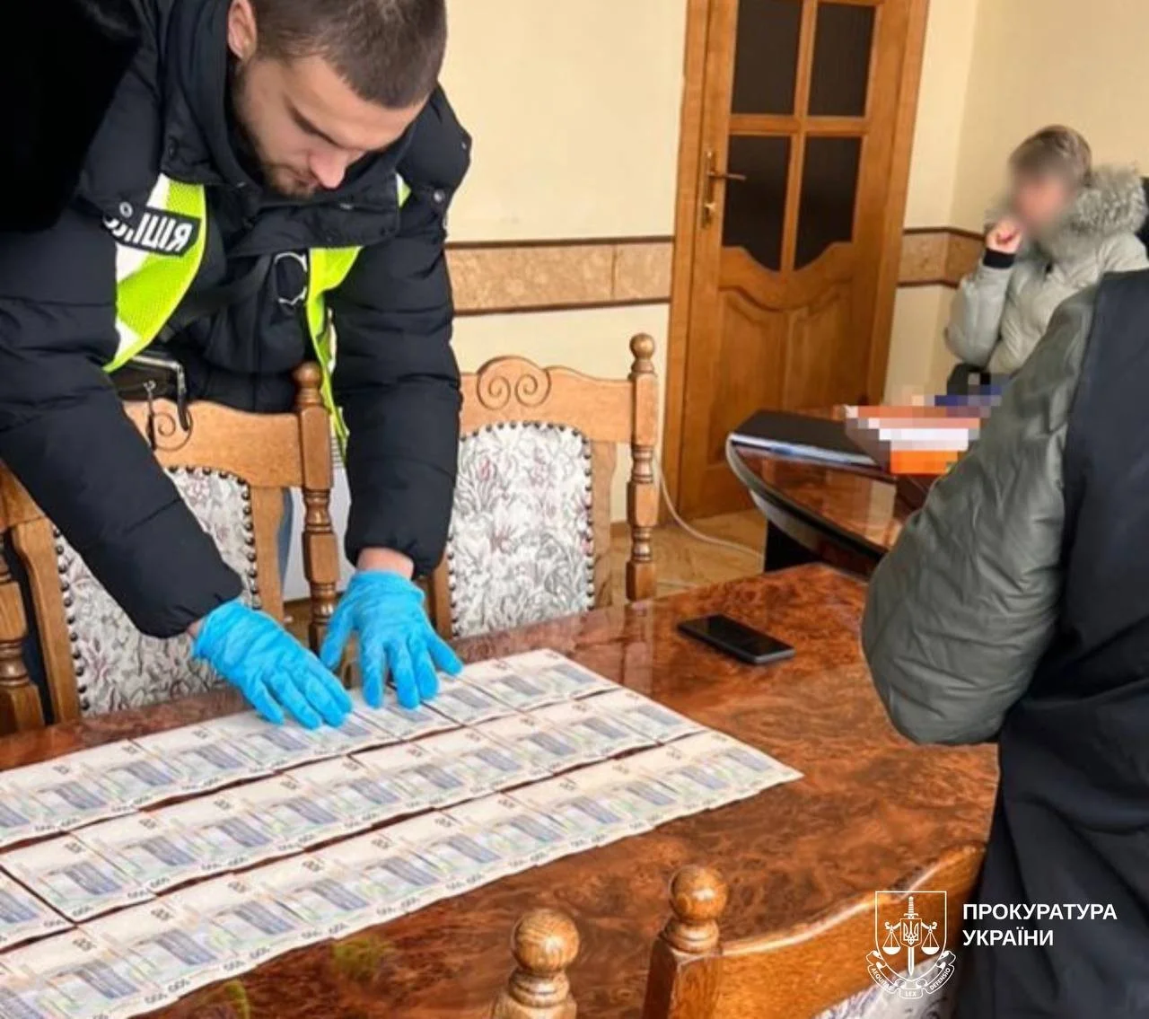 Премії під тиском: у Харкові викрили директорку держпідприємства на хабарі