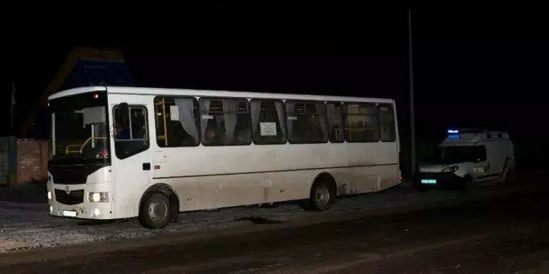 П’яний “рейс” без квитка: на Харківщині чоловік викрав пасажирський автобус просто з АЗС