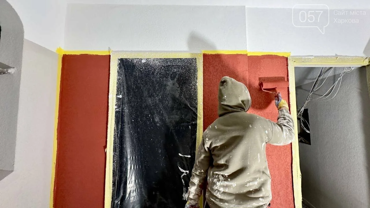Північна Салтівка повертається до життя: у пошкоджених будинках тривають відновлювальні роботи