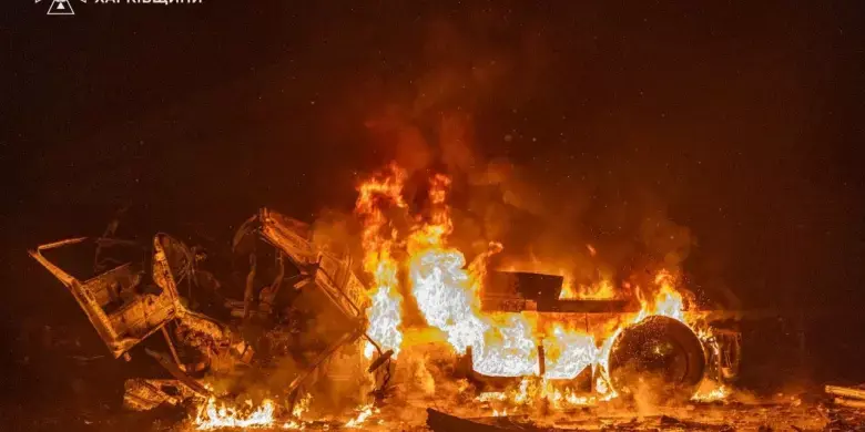 Пожежа після обстрілу: екологи оцінили шкоду повітрю від удару по терміналу у Харкові