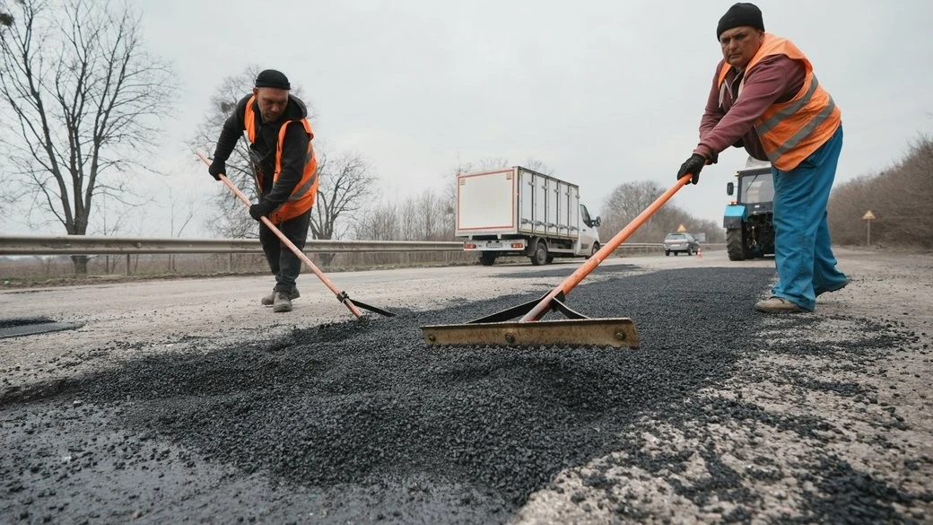 Відновлення прифронтової логістики: Харківщина отримає майже 300 мільйонів на ремонт доріг
