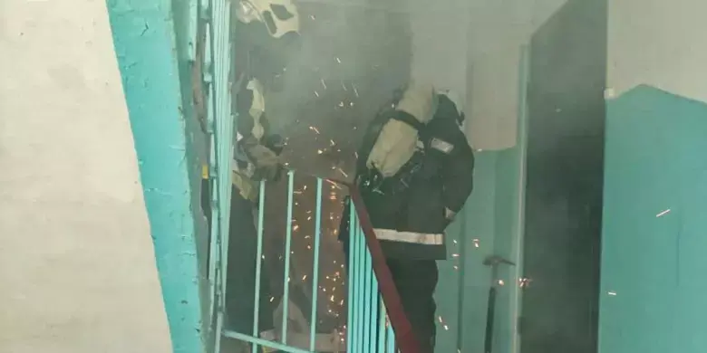 Евакуація через вікно: на Харківщині перехожі врятували сім’ю з палаючої квартири