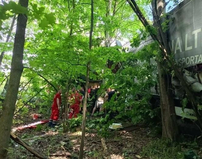 Трьох постраждалих у ДТП під Харковою госпіталізували через зіткнення фури та мікроавтобуса