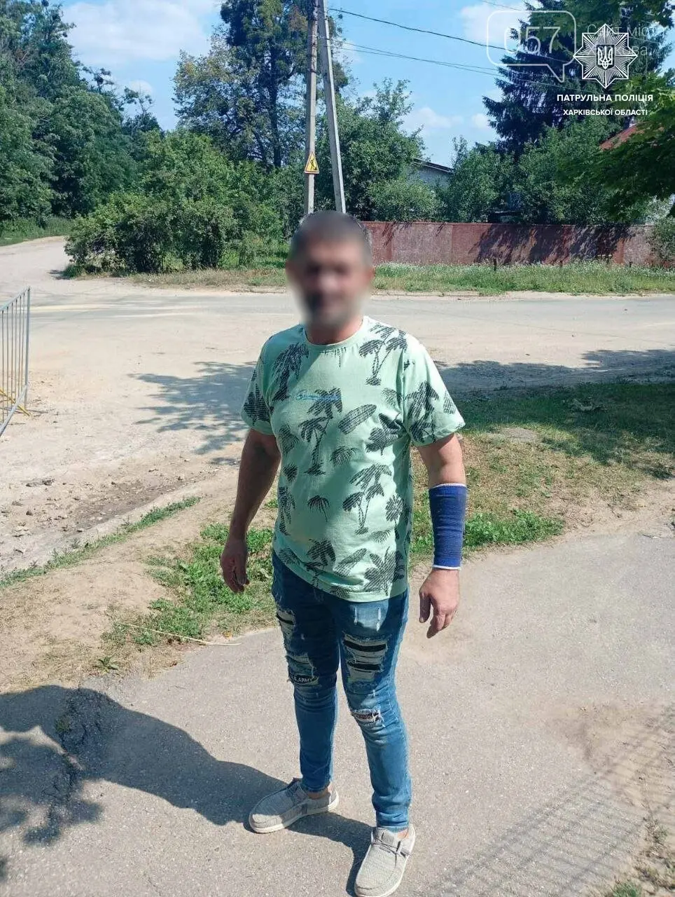 Серія грубих порушень: у Харкові водій без прав під наркотиками протаранив комунальне розриття