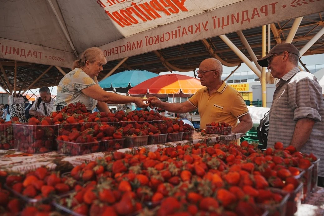 Ціновий парадокс воєнного часу: чому на Харківщині дешевшають свіжі ягоди